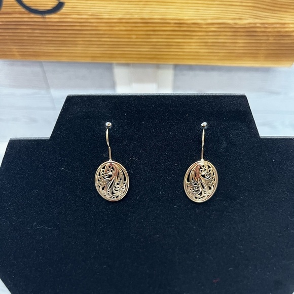 Jewelry - Intricate Gold Tone Oval Earrings